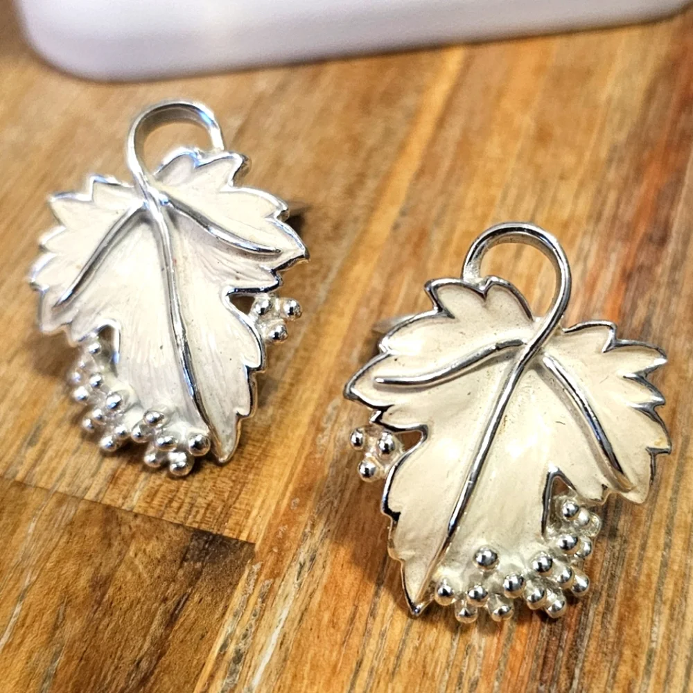 Vintage Signed Sarah Coventry Whispering Leaves Necklace,Clip Earrings Set. - Picture 4 of 5